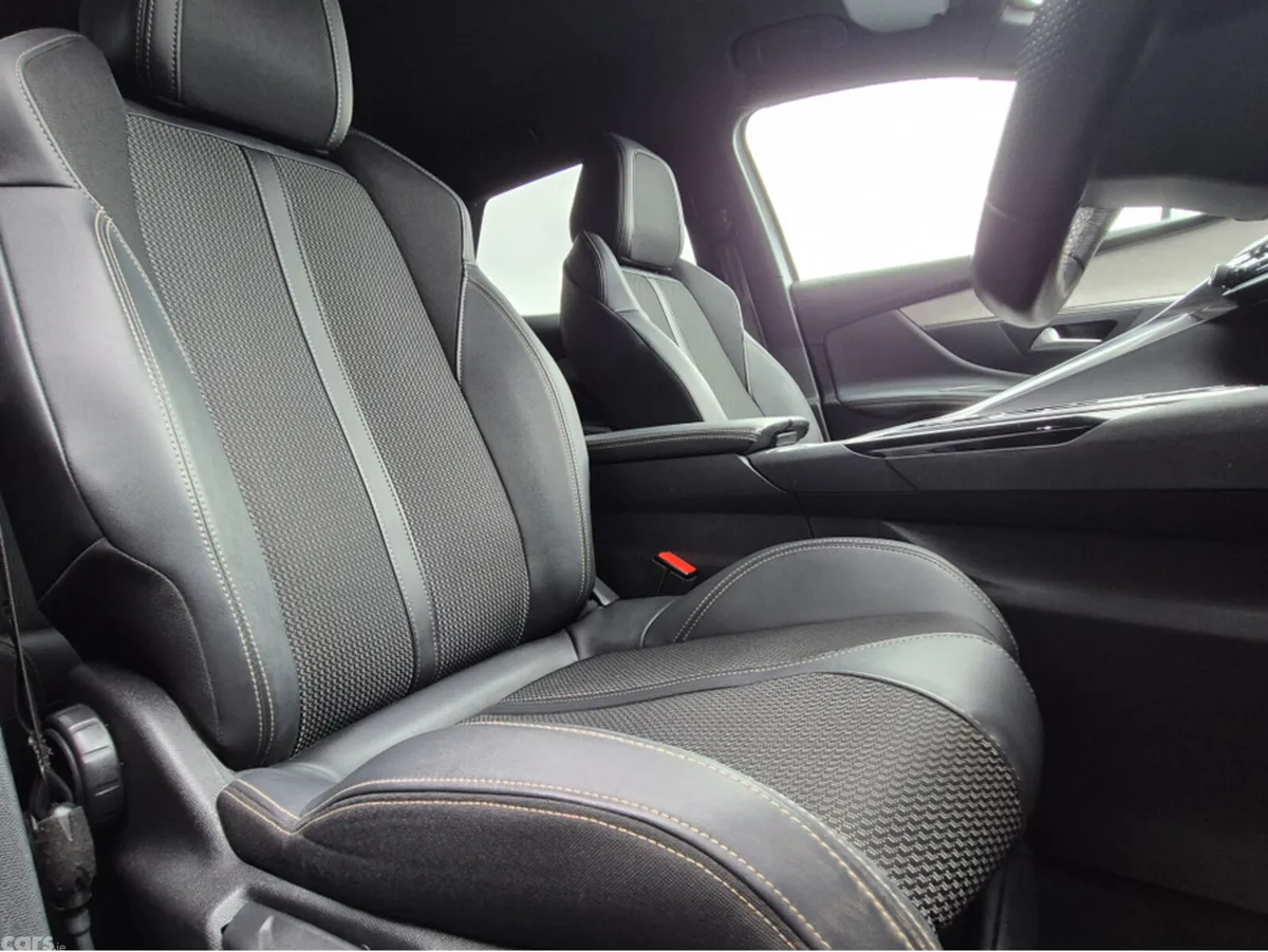 Peugeot 3008 MPV, Diesel, 2024, Grey