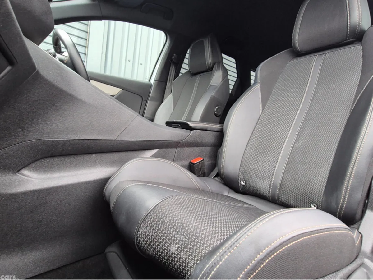 Peugeot 3008 MPV, Diesel, 2024, Grey
