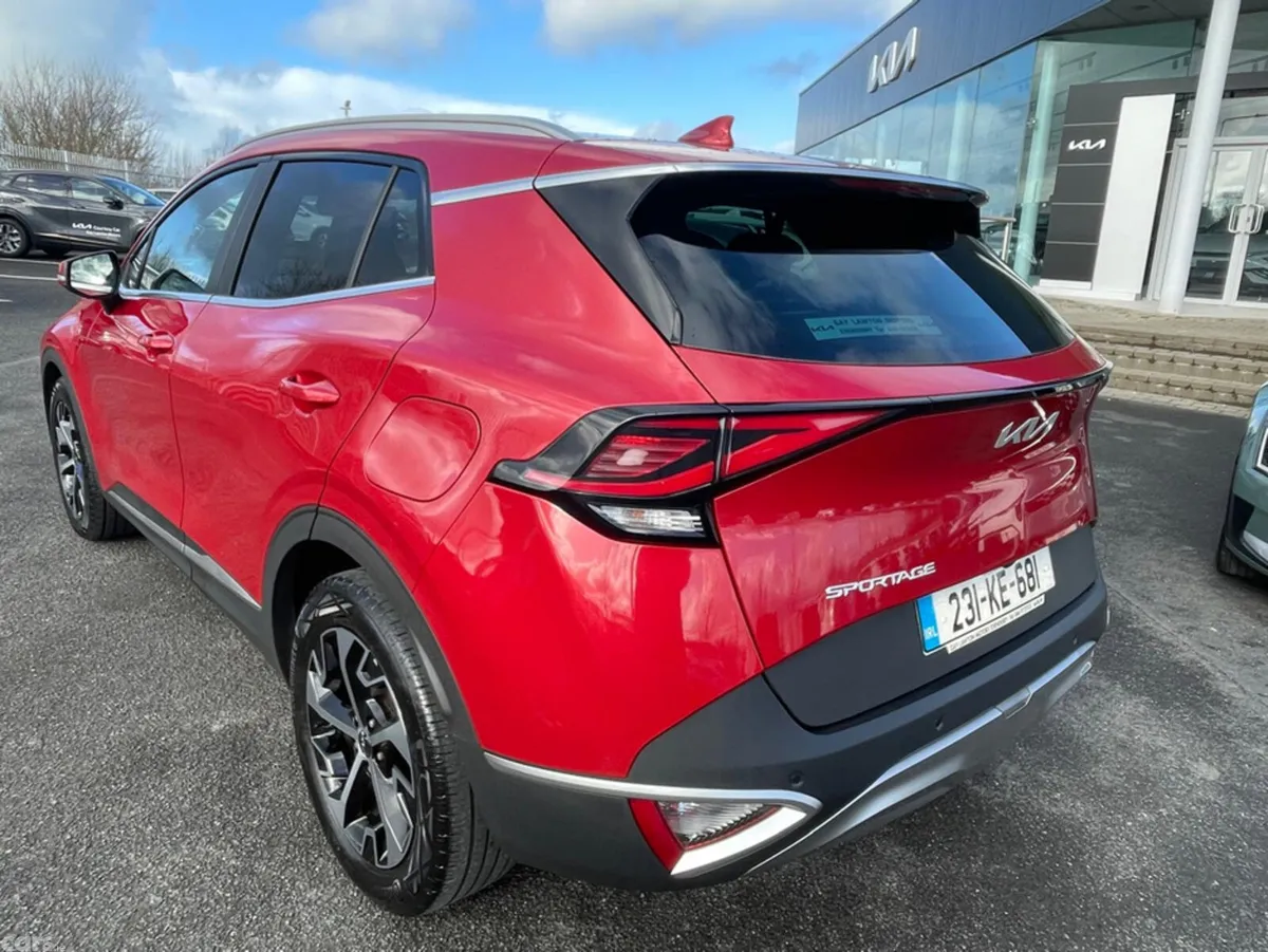 Kia Sportage MPV, Diesel Hybrid, 2023, Red