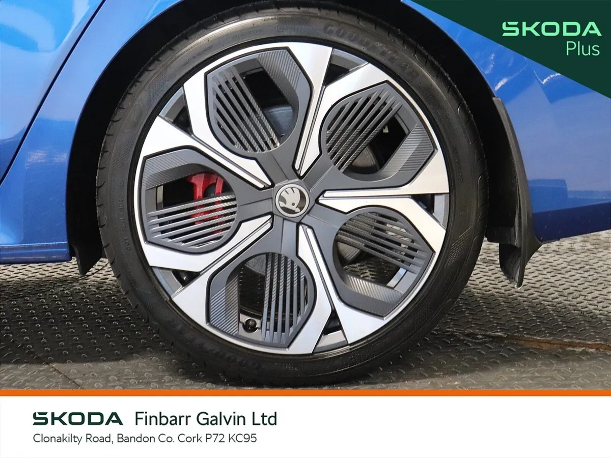 Skoda Octavia Saloon, Petrol, 2025, Blue