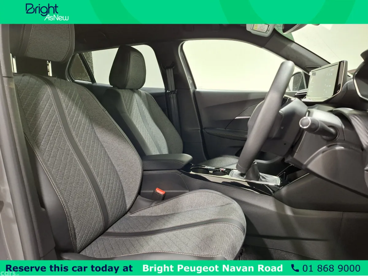 Peugeot 2008 MPV, Petrol, 2025, Grey