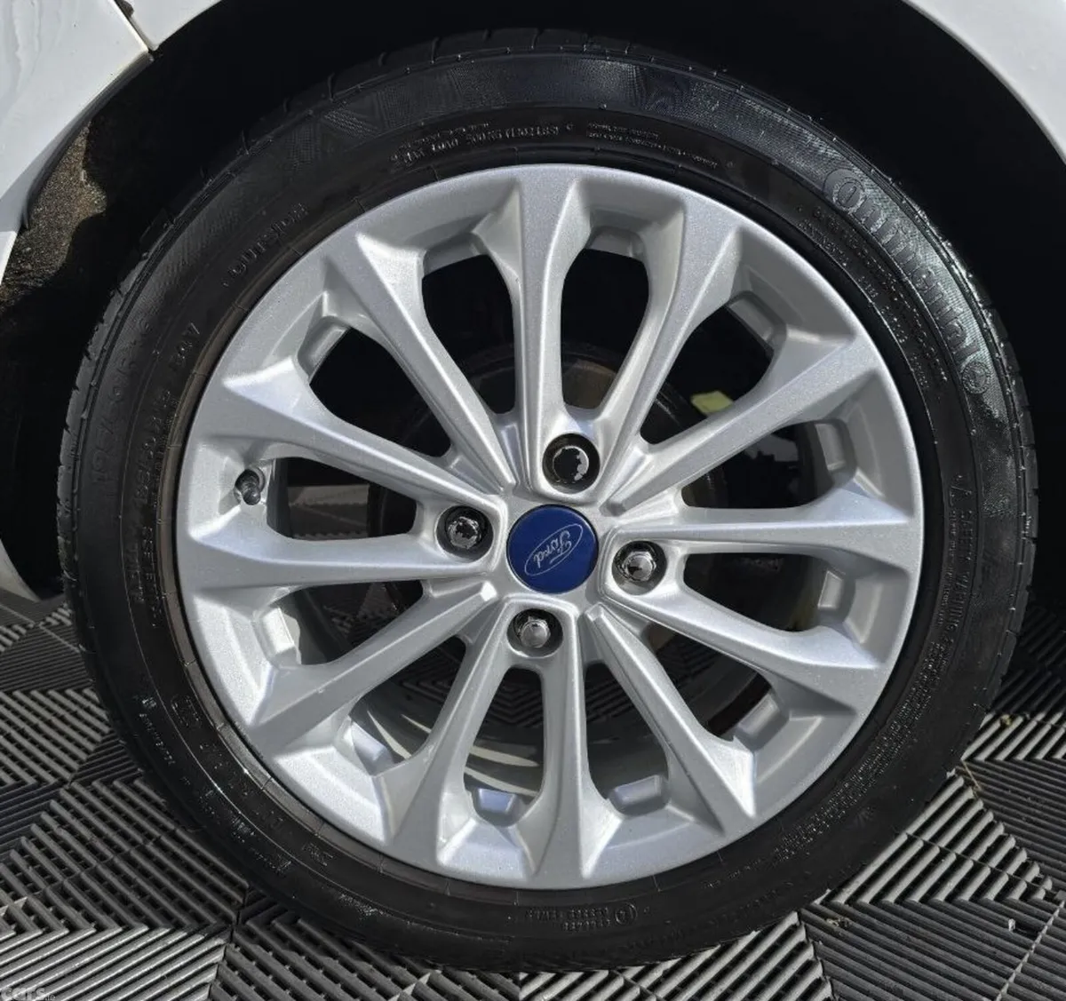 Ford Fiesta Hatchback, Petrol, 2015, White