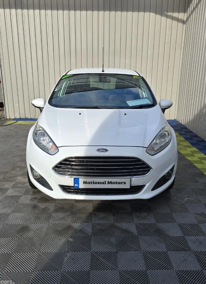 Ford Fiesta Hatchback, Petrol, 2015, White