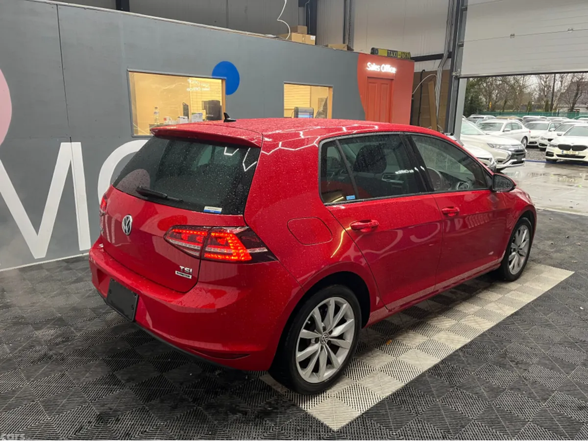 Volkswagen Golf Hatchback, Petrol, 2017, Red