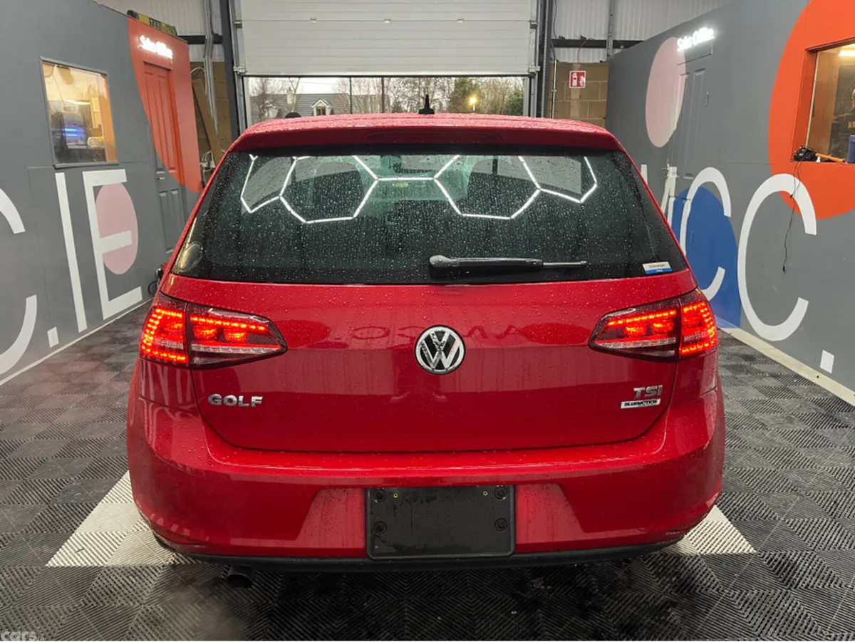 Volkswagen Golf Hatchback, Petrol, 2017, Red