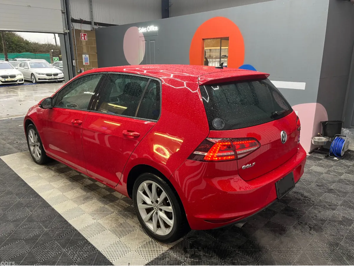 Volkswagen Golf Hatchback, Petrol, 2017, Red