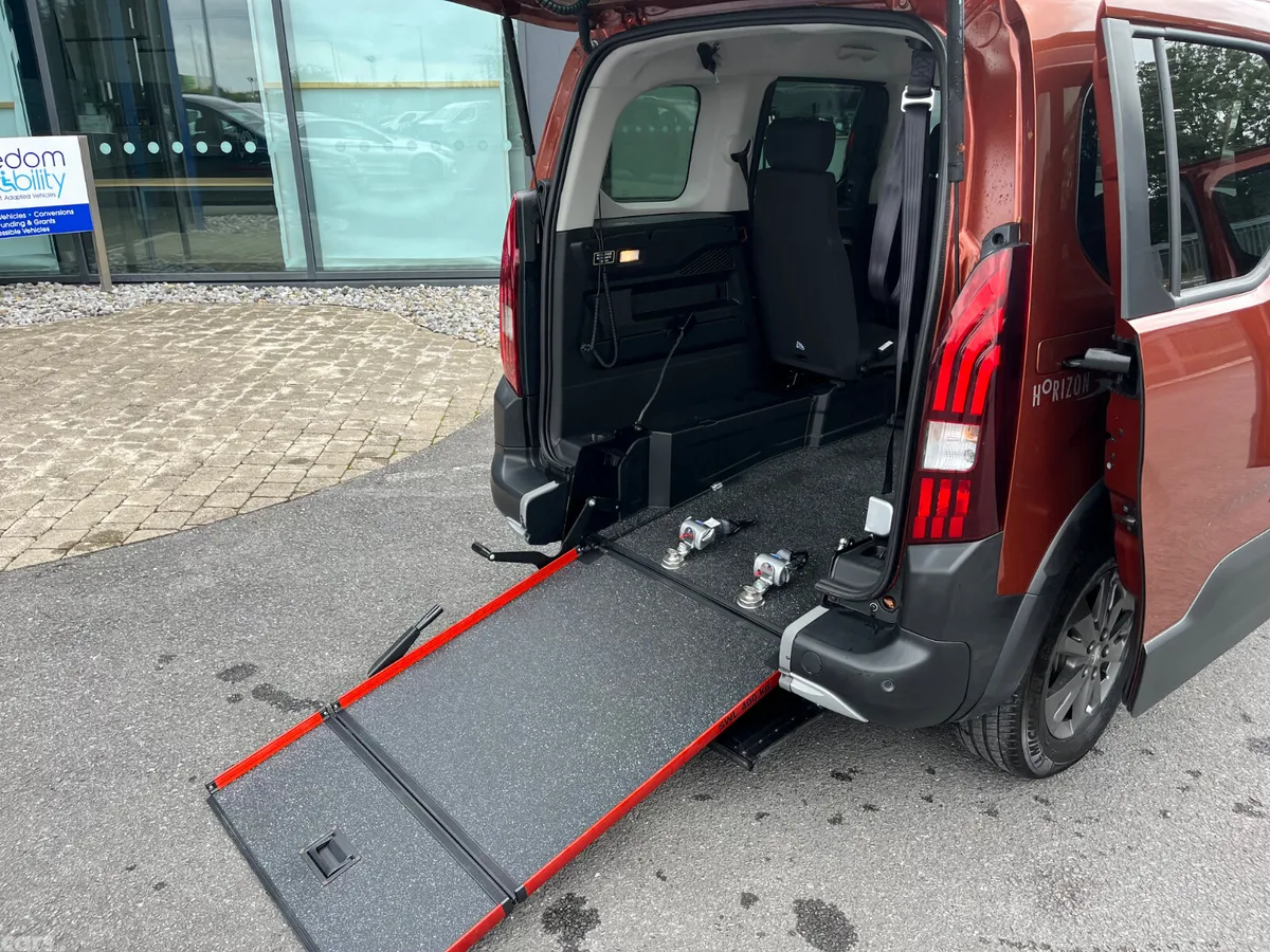 Peugeot Rifter MPV, Diesel, 2022, Bronze