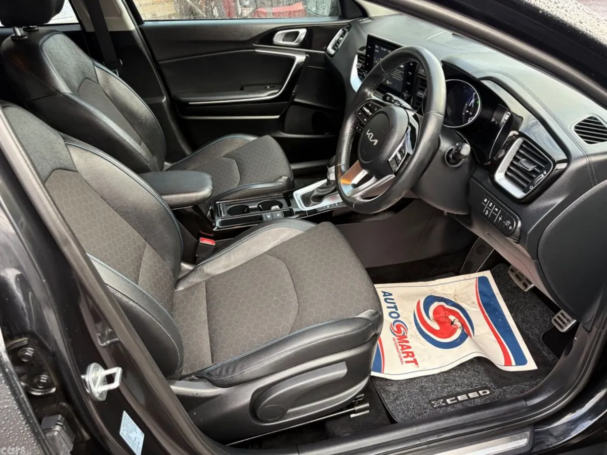 Kia XCeed Hatchback, Petrol Plug-in Hybrid, 2022, Black
