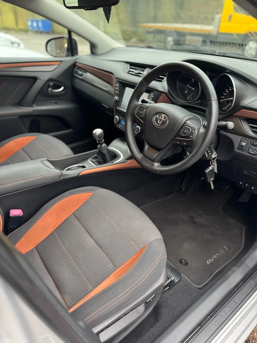 Toyota Avensis Saloon, Diesel, 2017, Grey
