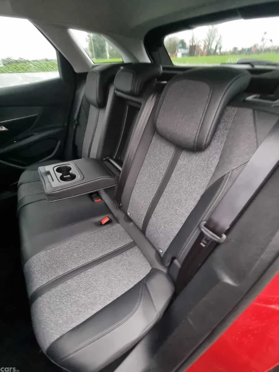 Peugeot 3008 MPV, Petrol, 2021, Red