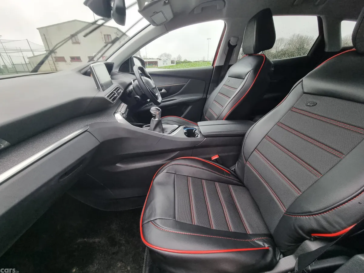 Peugeot 3008 MPV, Petrol, 2021, Red