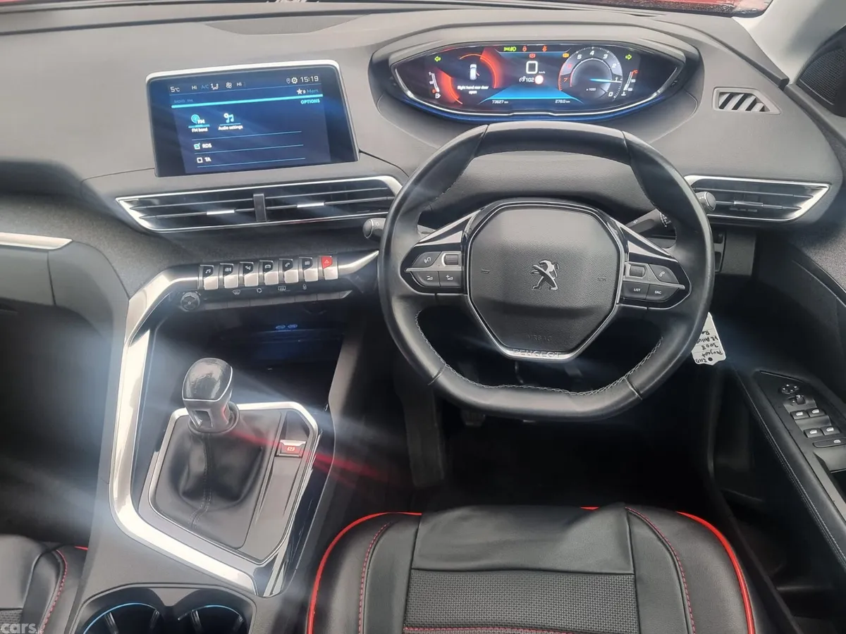 Peugeot 3008 MPV, Petrol, 2021, Red