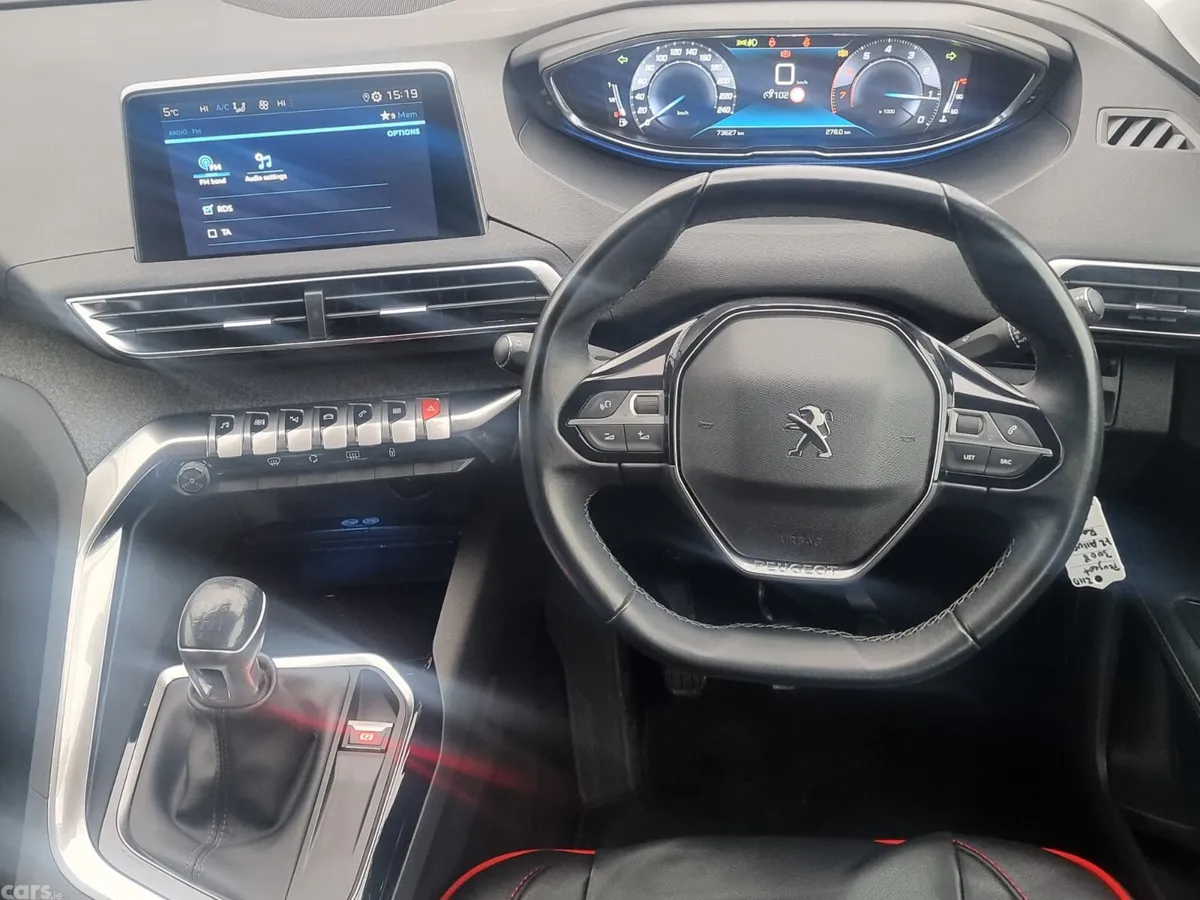 Peugeot 3008 MPV, Petrol, 2021, Red