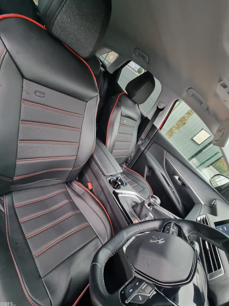 Peugeot 3008 MPV, Petrol, 2021, Red