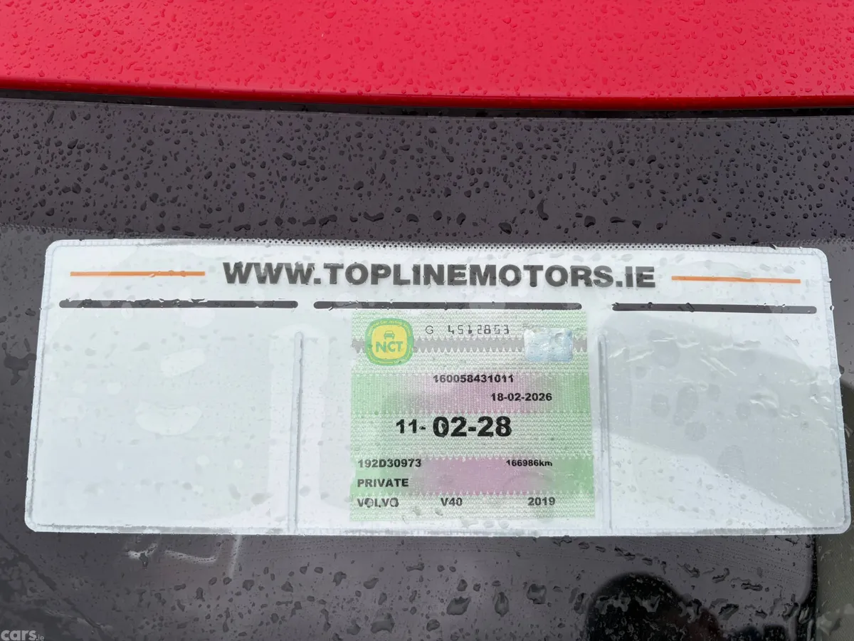 Volvo V40 Hatchback, Diesel, 2019, Red