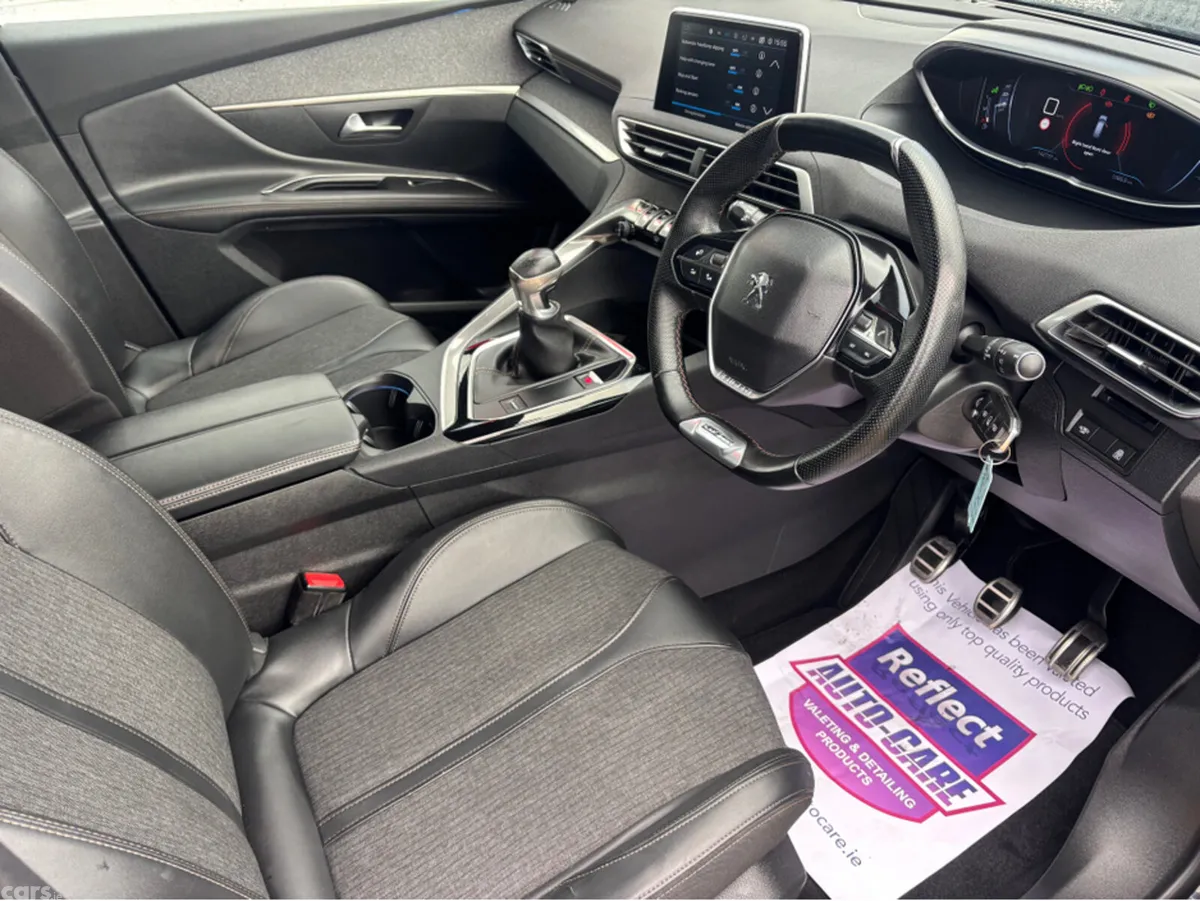 Peugeot 5008 MPV, Petrol, 2019, Black