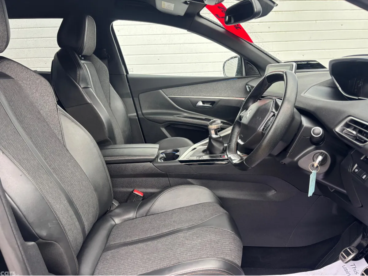 Peugeot 5008 MPV, Petrol, 2019, Black