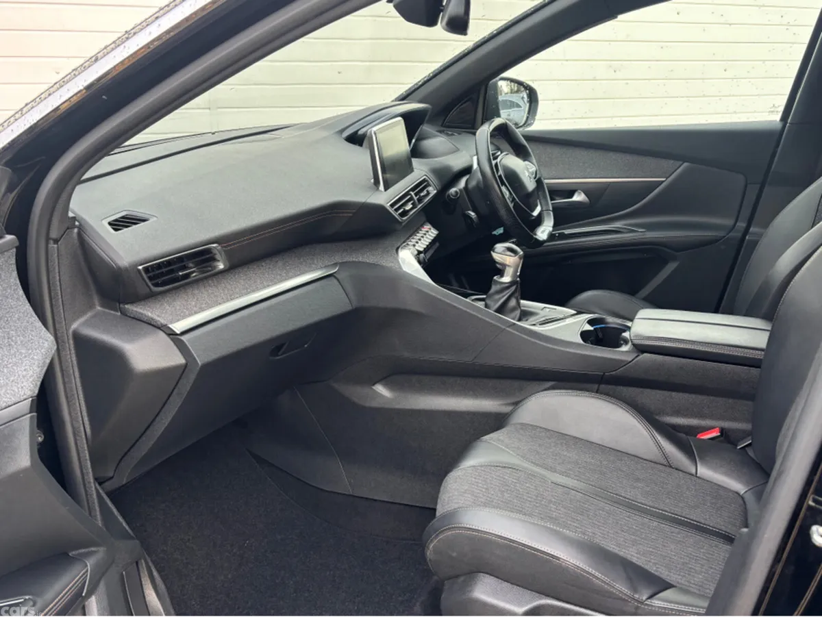 Peugeot 5008 MPV, Petrol, 2019, Black