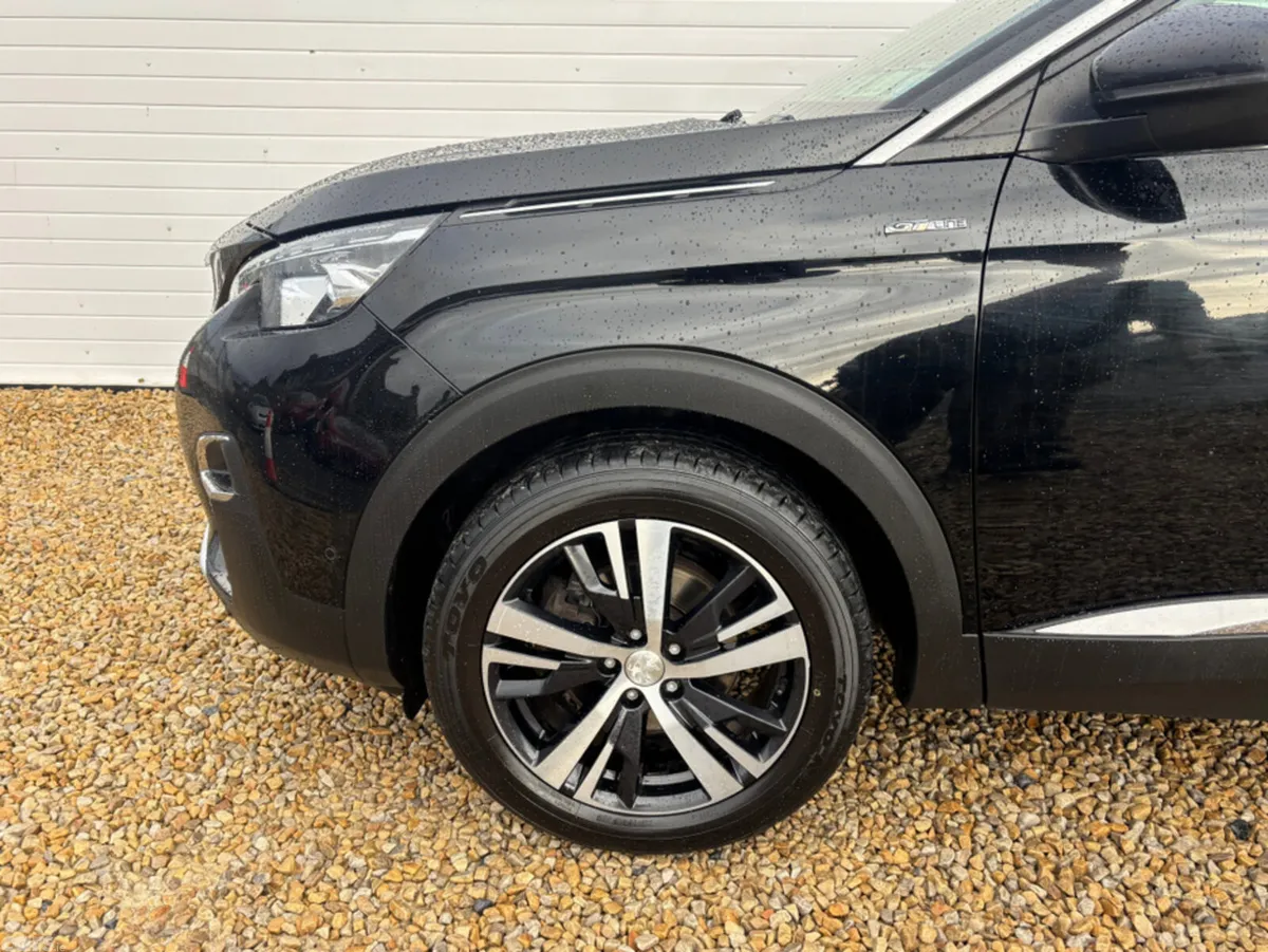 Peugeot 5008 MPV, Petrol, 2019, Black