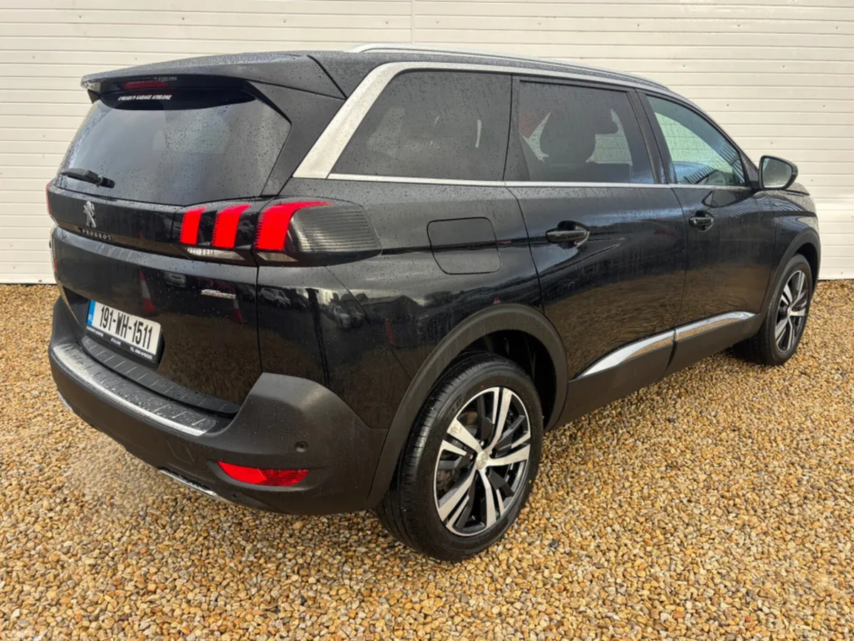 Peugeot 5008 MPV, Petrol, 2019, Black