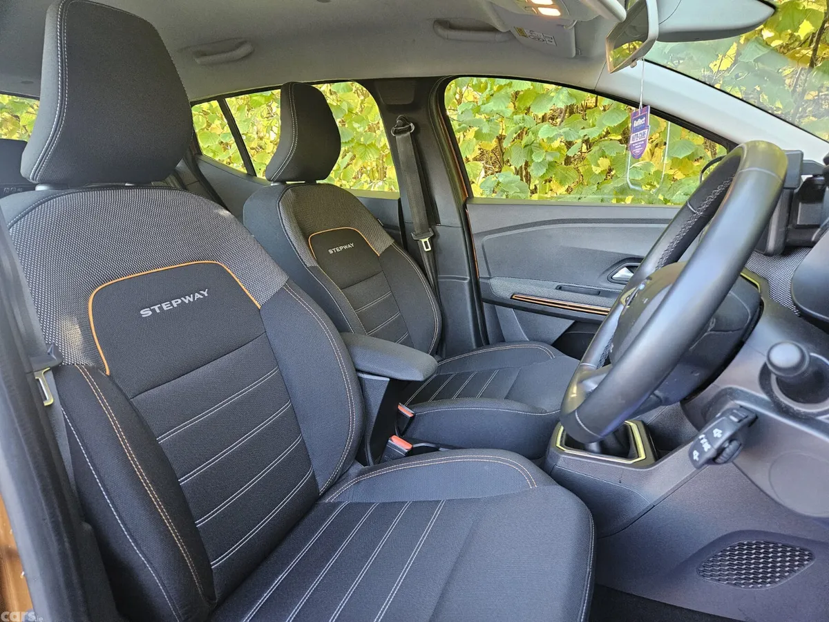 Dacia Sandero Stepway Hatchback, Petrol, 2021, Orange