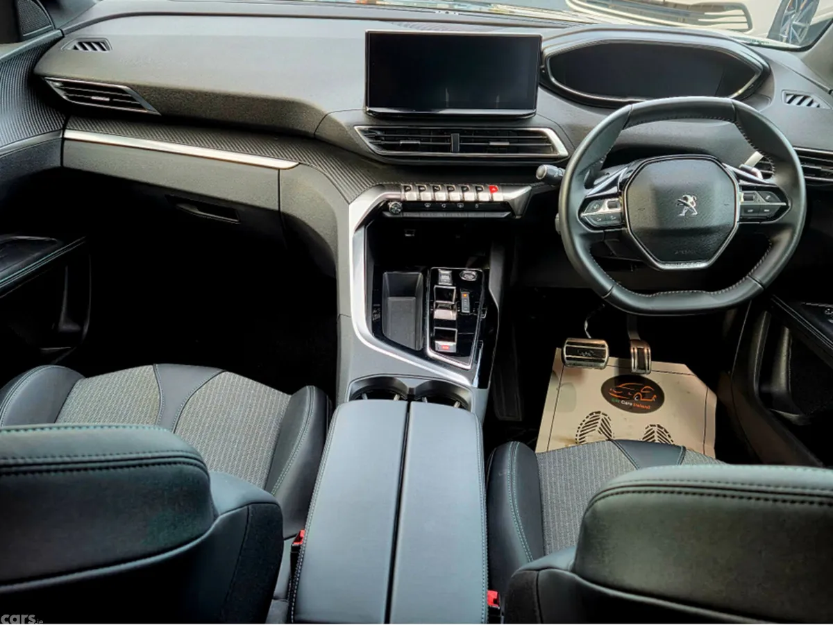 Peugeot 5008 MPV, Diesel, 2024, Black