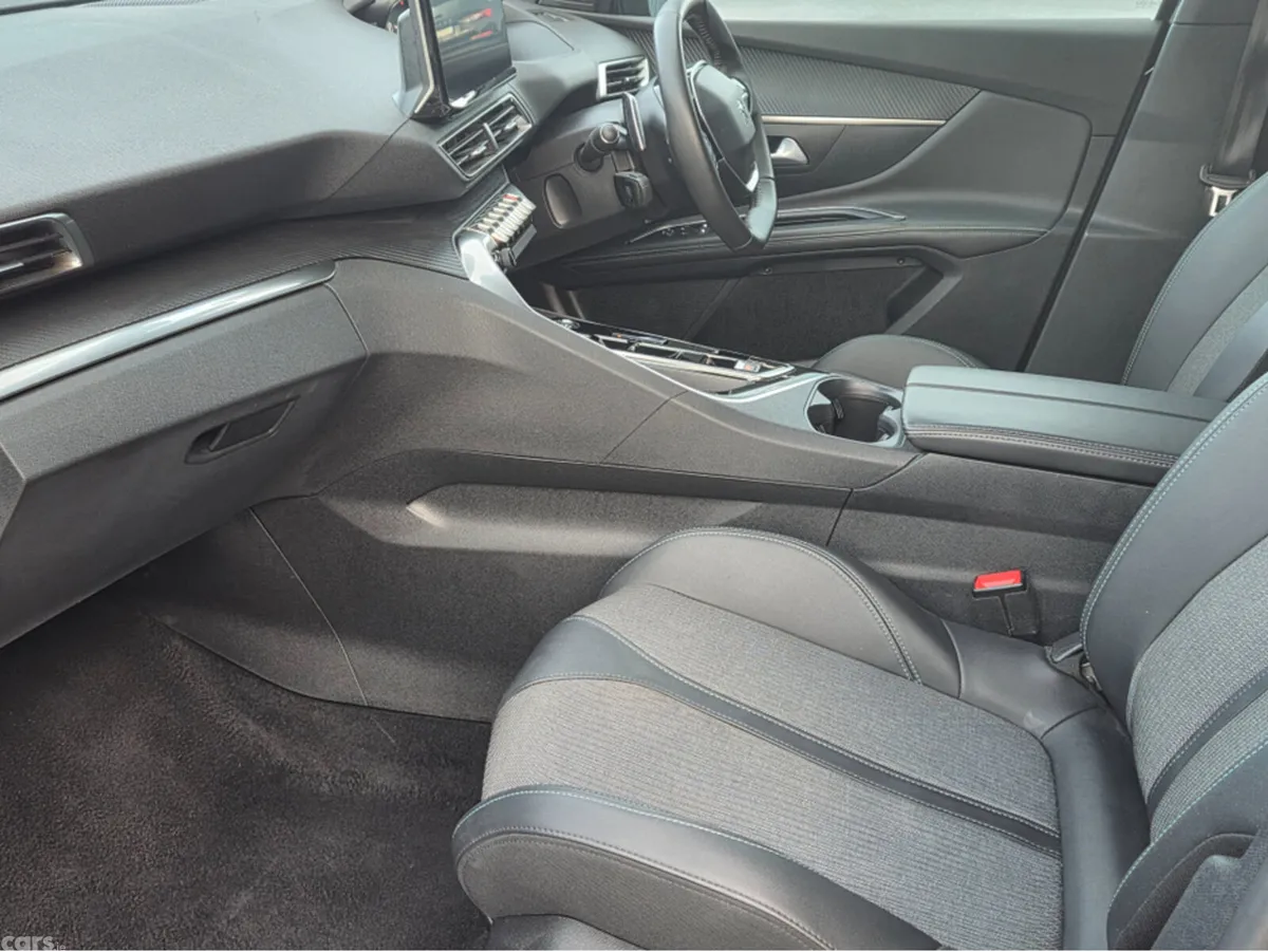 Peugeot 5008 MPV, Diesel, 2024, Black
