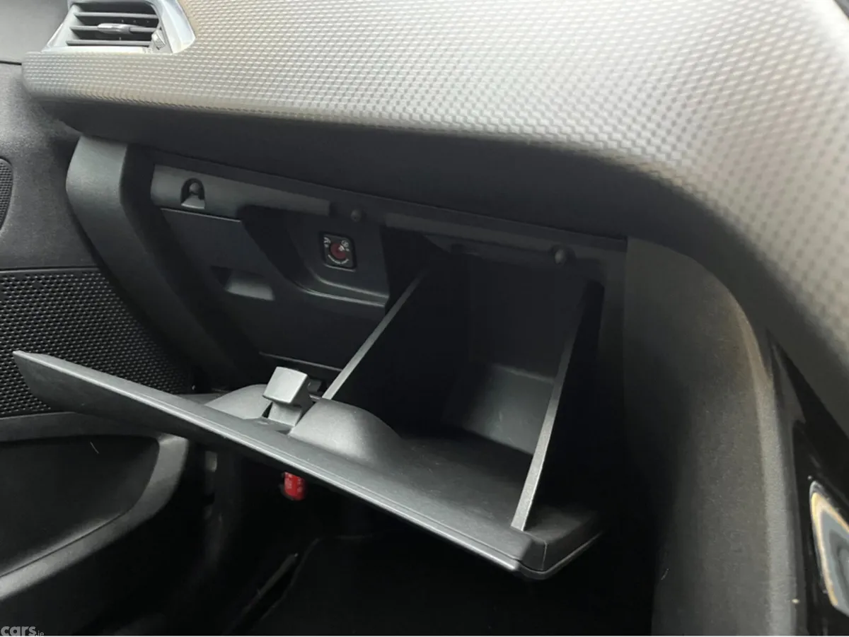 Peugeot 2008 SUV, Petrol, 2018, White