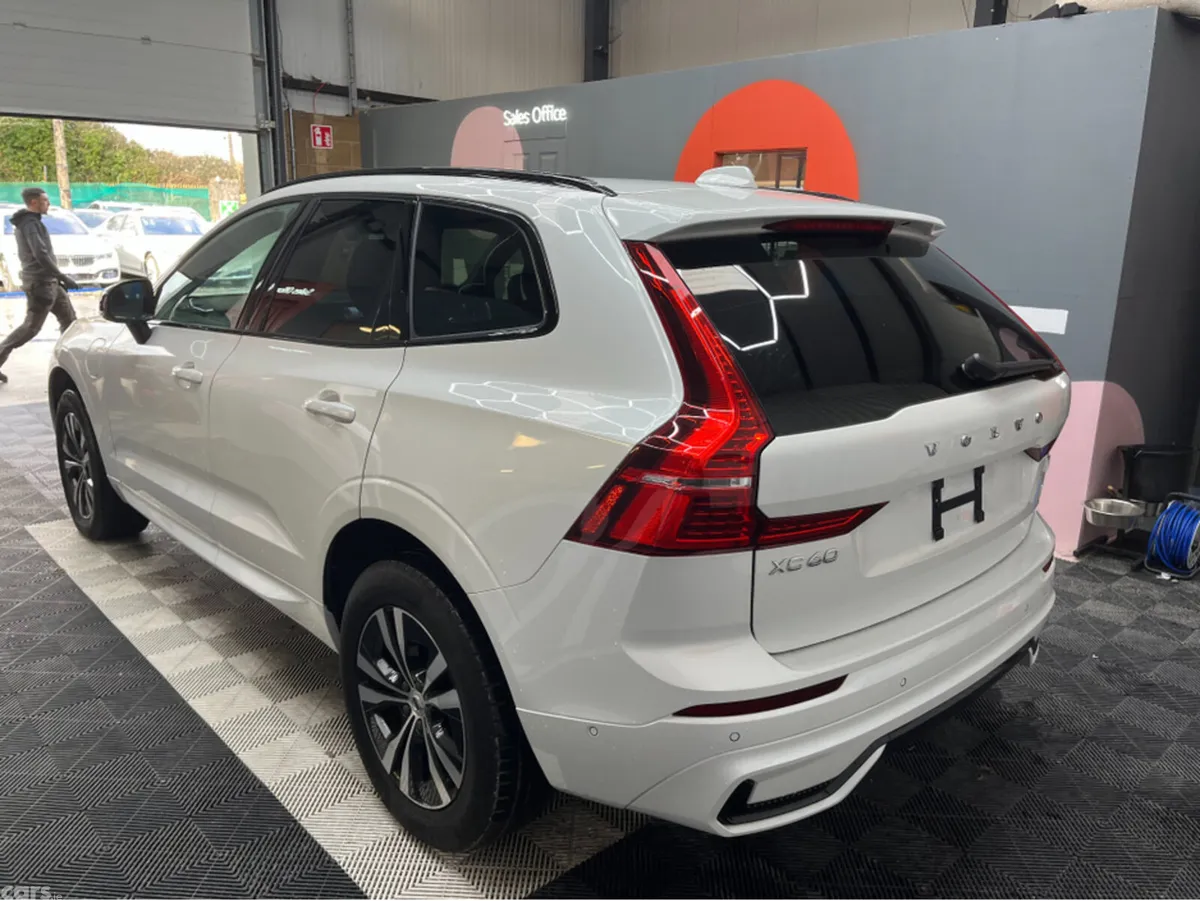 Volvo XC60 SUV, Petrol Plug-in Hybrid, 2022, White