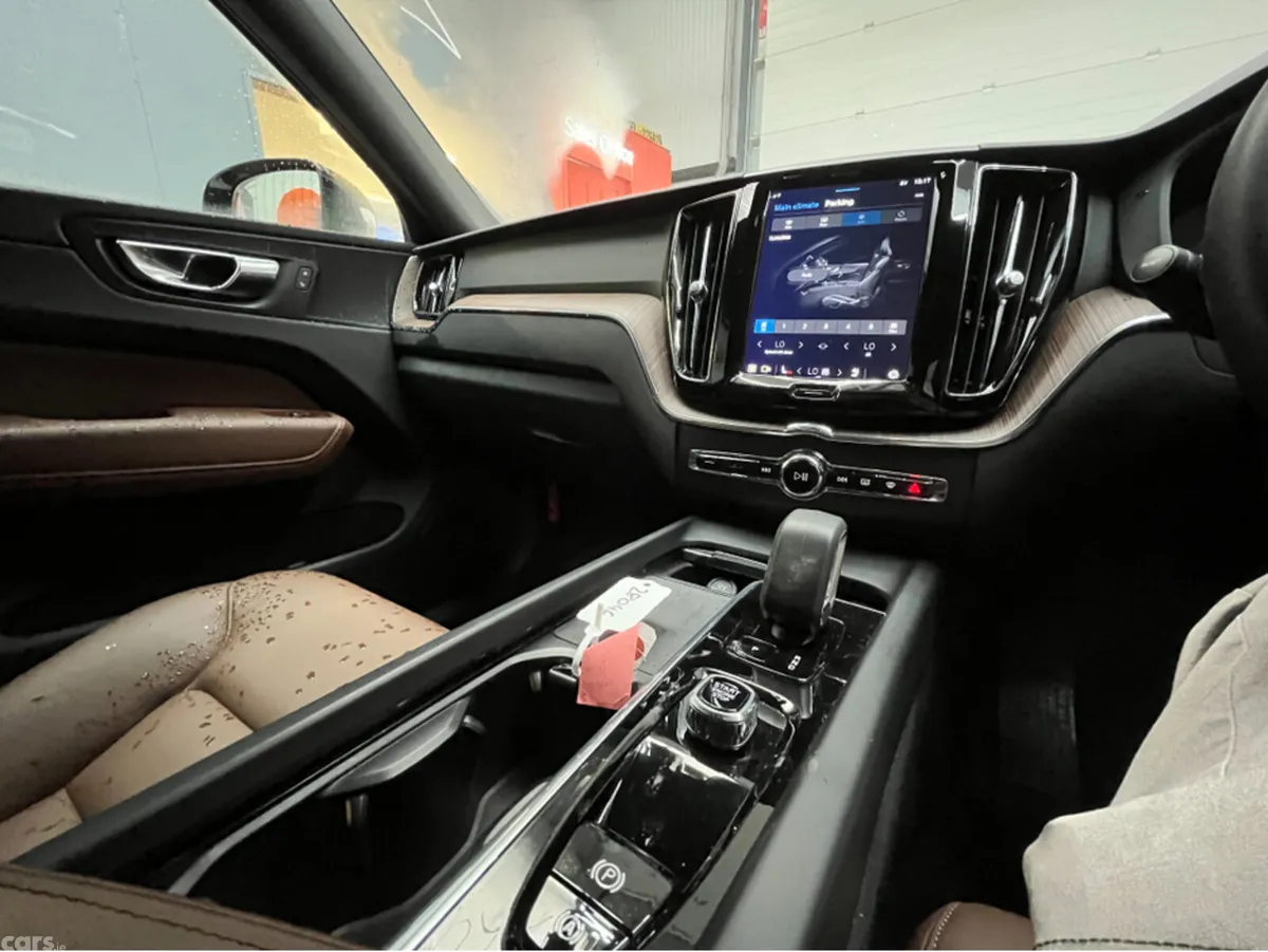Volvo XC60 SUV, Petrol Plug-in Hybrid, 2022, White