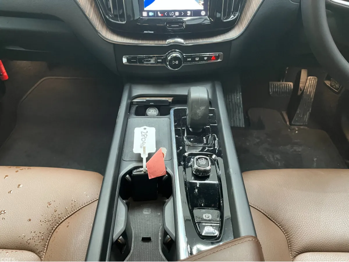 Volvo XC60 SUV, Petrol Plug-in Hybrid, 2022, White