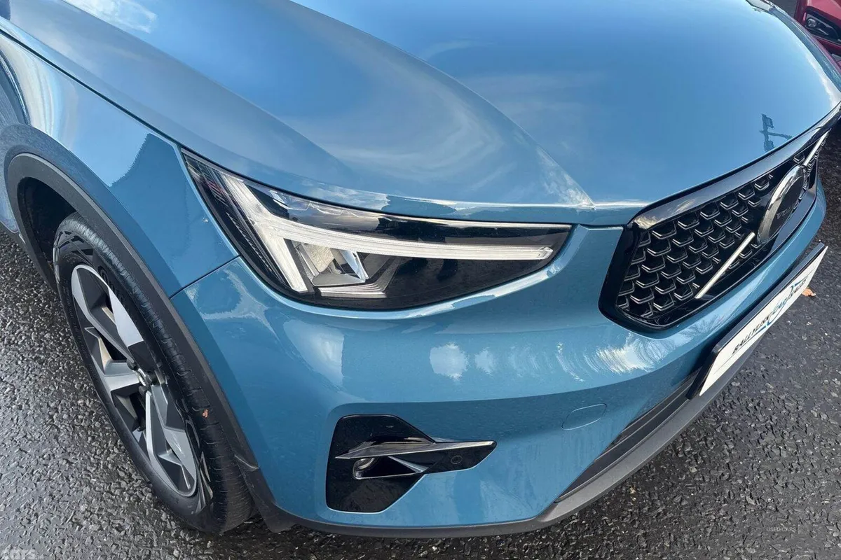 Volvo XC40 SUV, Petrol Hybrid, 2025, Blue