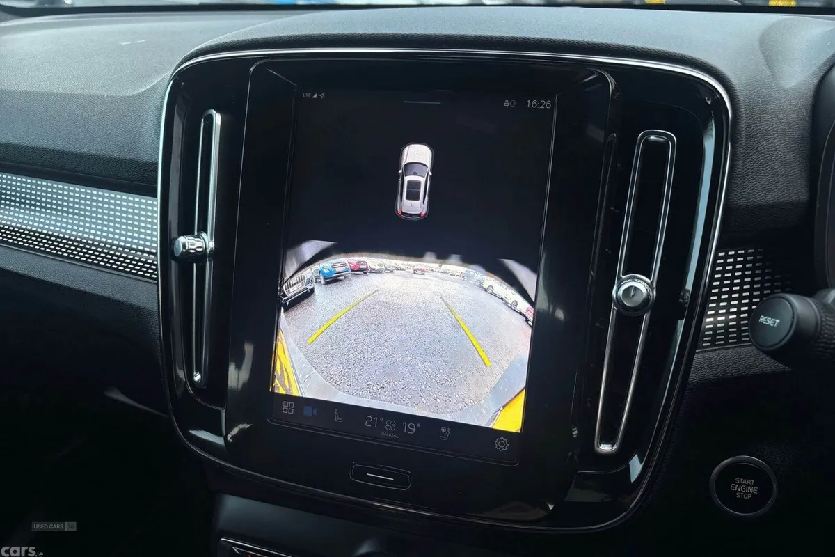 Volvo XC40 SUV, Petrol Hybrid, 2025, Blue
