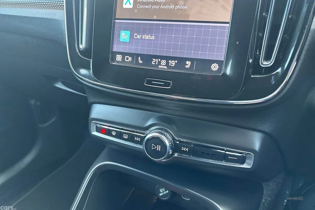 Volvo XC40 SUV, Petrol Hybrid, 2025, Blue