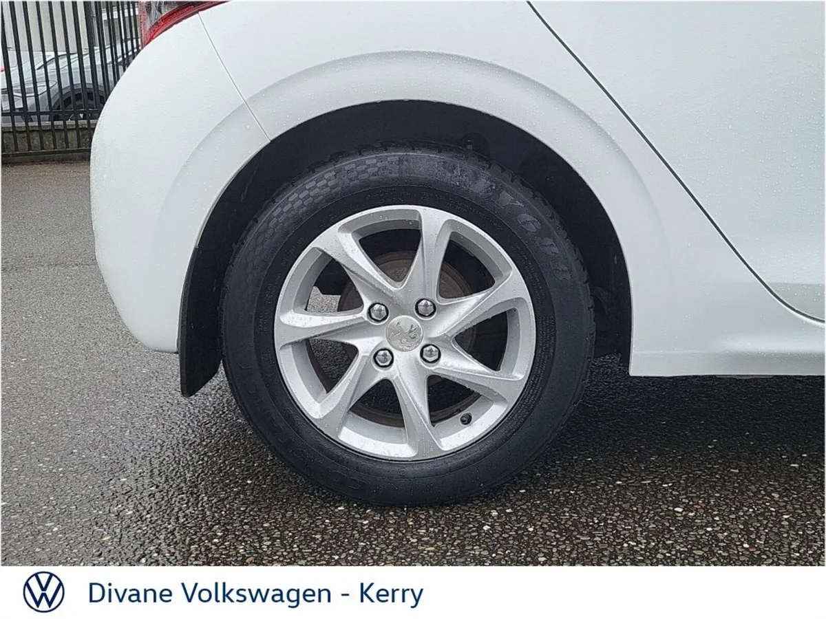Peugeot 208 Hatchback, Diesel, 2016, White