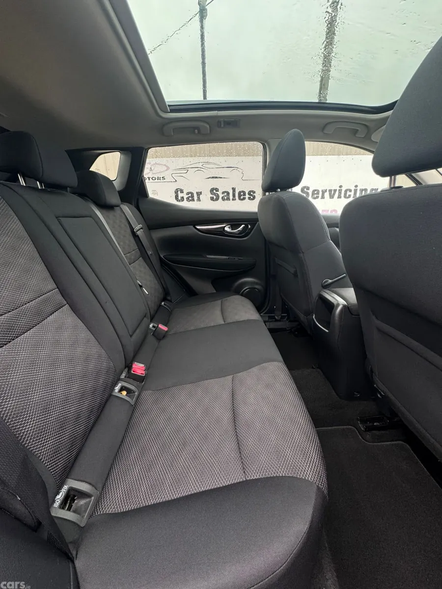 Nissan Qashqai Hatchback, Petrol, 2015, Grey