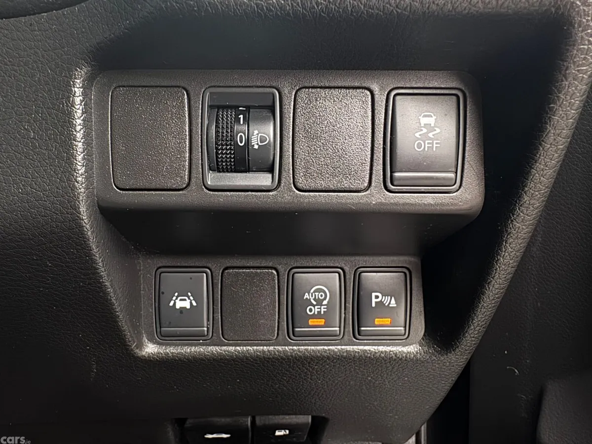 Nissan Qashqai Hatchback, Petrol, 2015, Grey