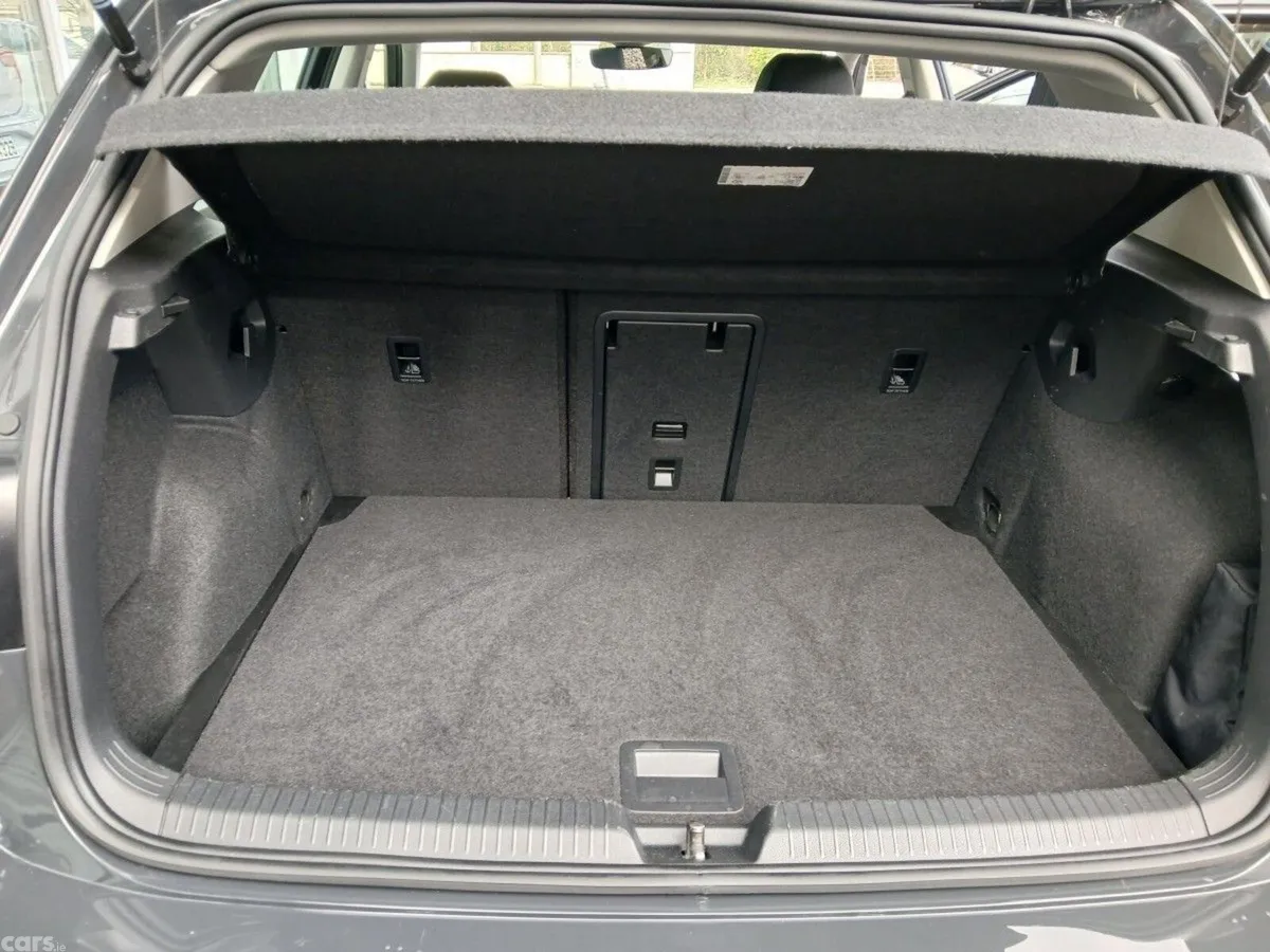 Volkswagen Golf Hatchback, Diesel, 2023, Grey