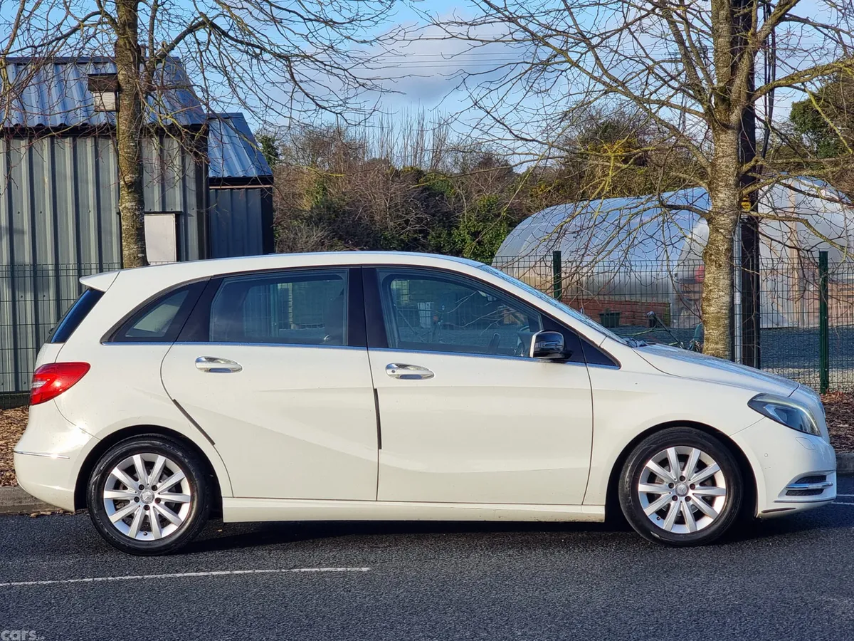 Mercedes-Benz B-Class MPV, Petrol, 2013, White