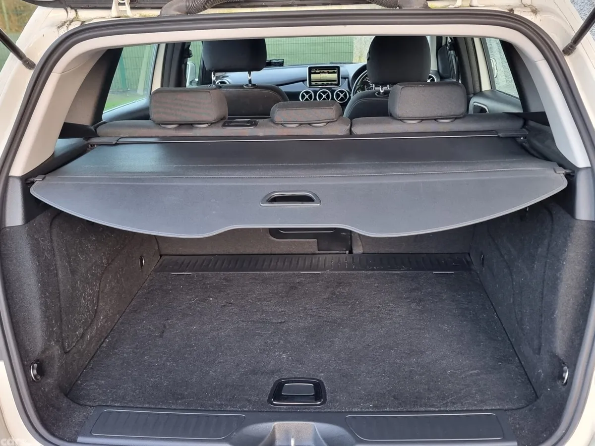 Mercedes-Benz B-Class MPV, Petrol, 2013, White