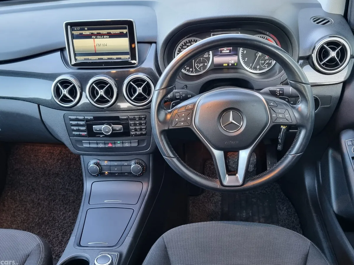 Mercedes-Benz B-Class MPV, Petrol, 2013, White