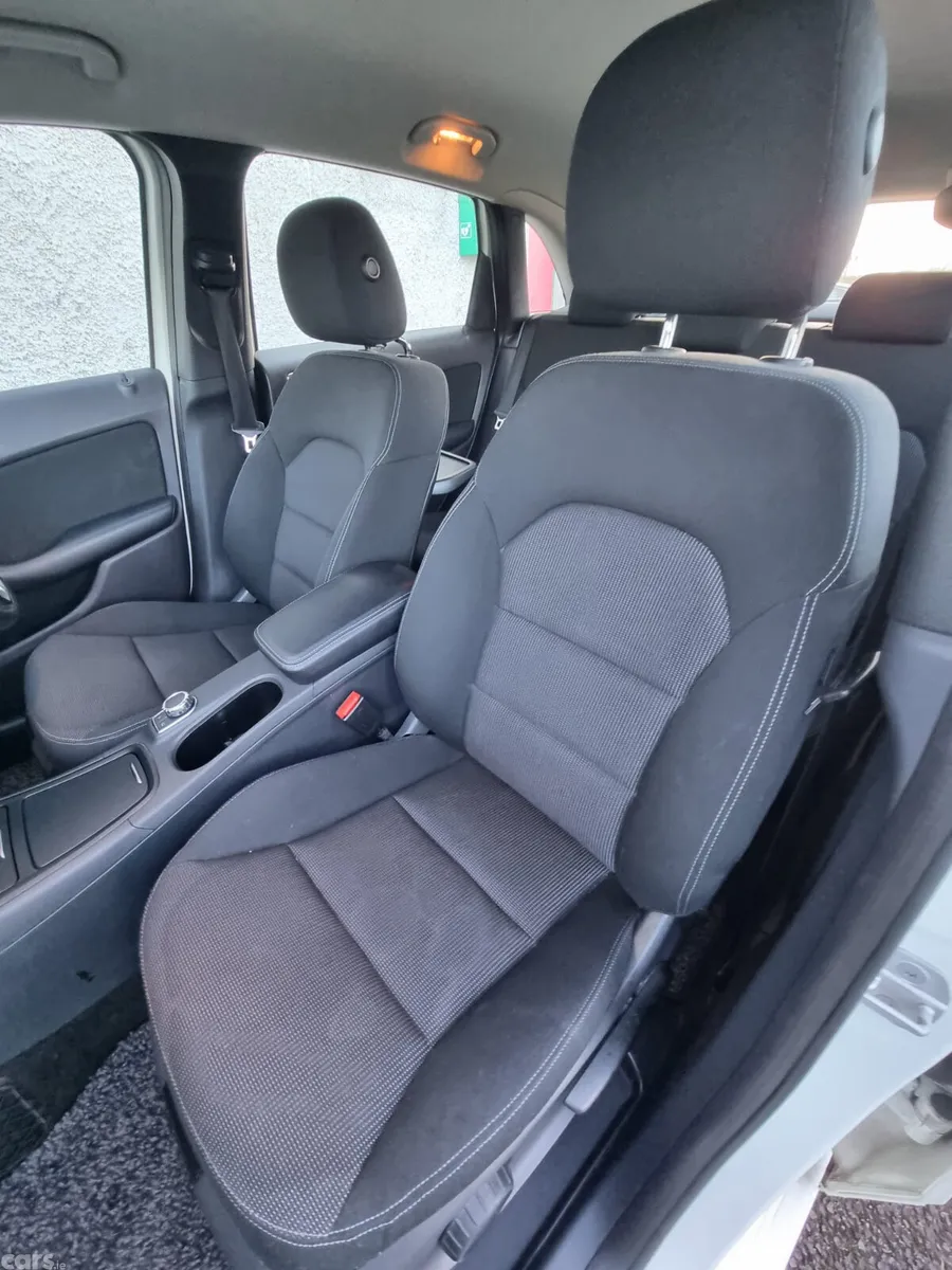 Mercedes-Benz B-Class MPV, Petrol, 2013, White