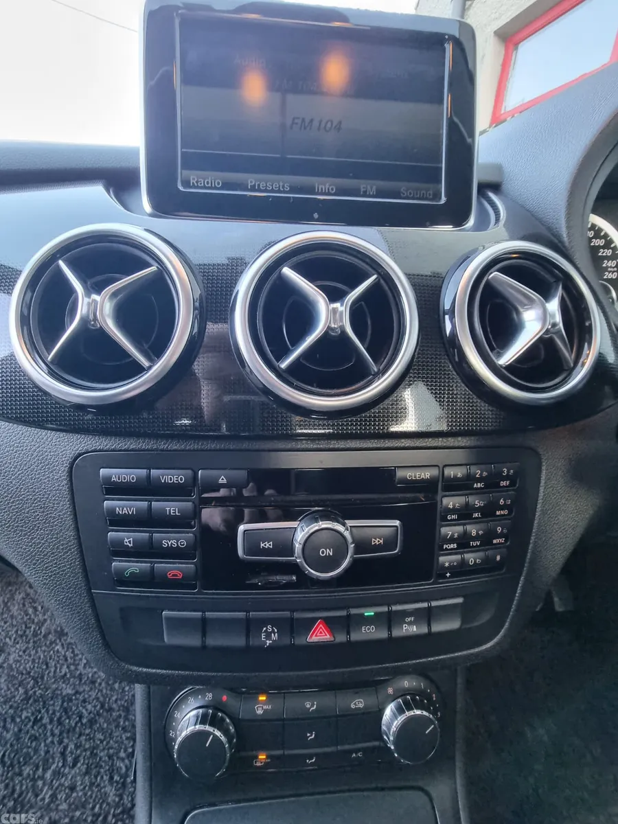 Mercedes-Benz B-Class MPV, Petrol, 2013, White