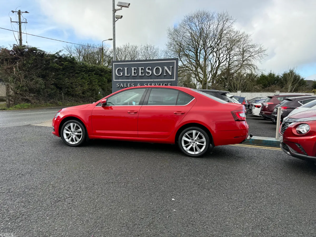 Skoda Octavia Saloon, Diesel, 2019, Red