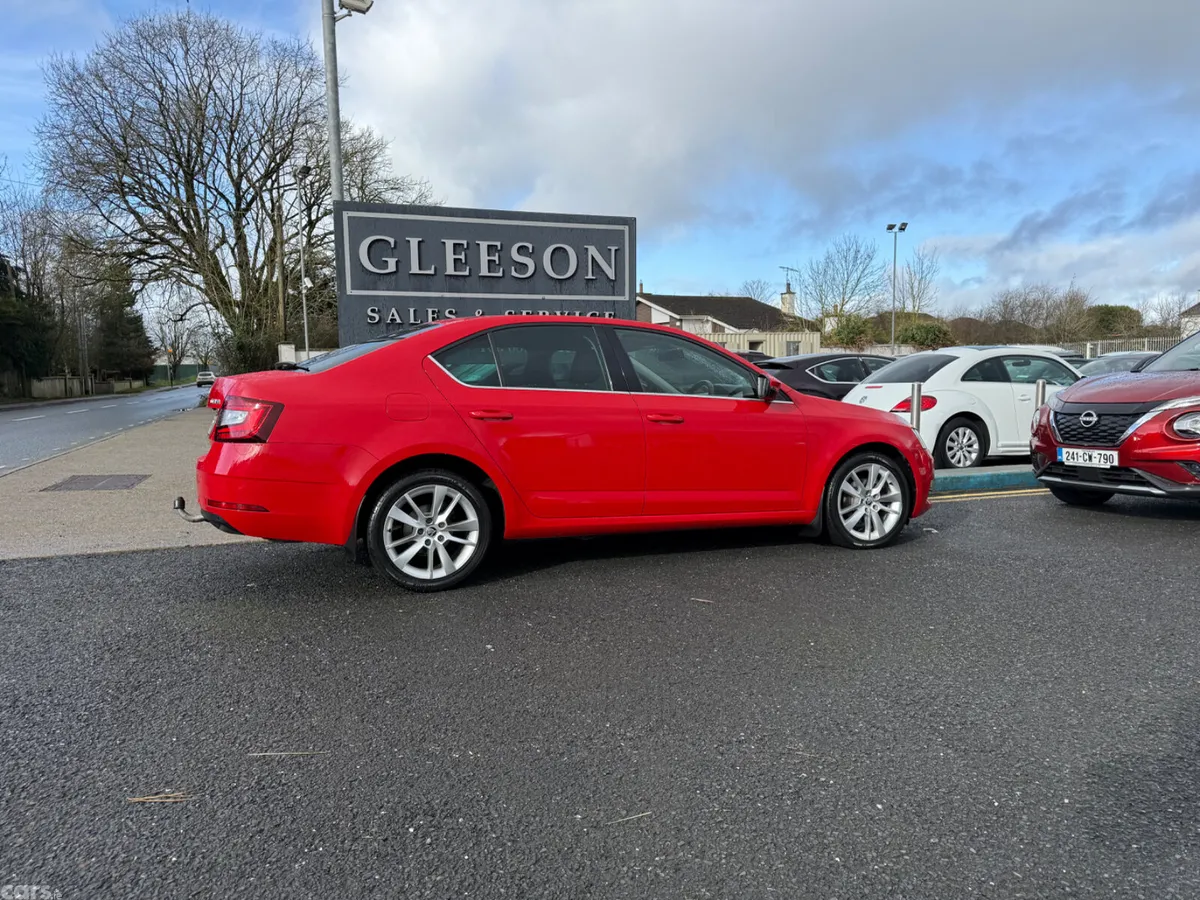 Skoda Octavia Saloon, Diesel, 2019, Red