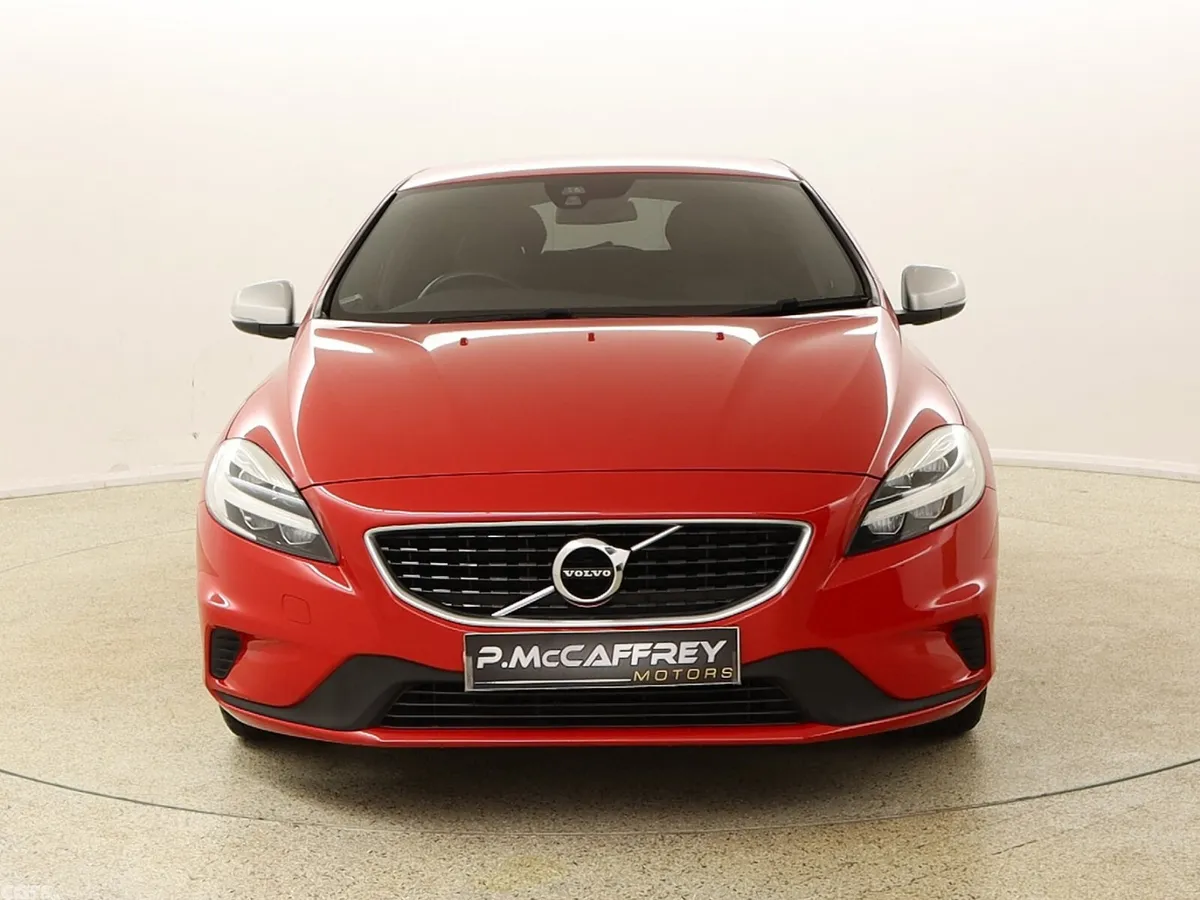 Volvo V40 Hatchback, Diesel, 2016, Red