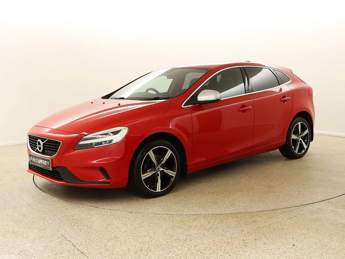 Volvo V40 Hatchback, Diesel, 2016, Red