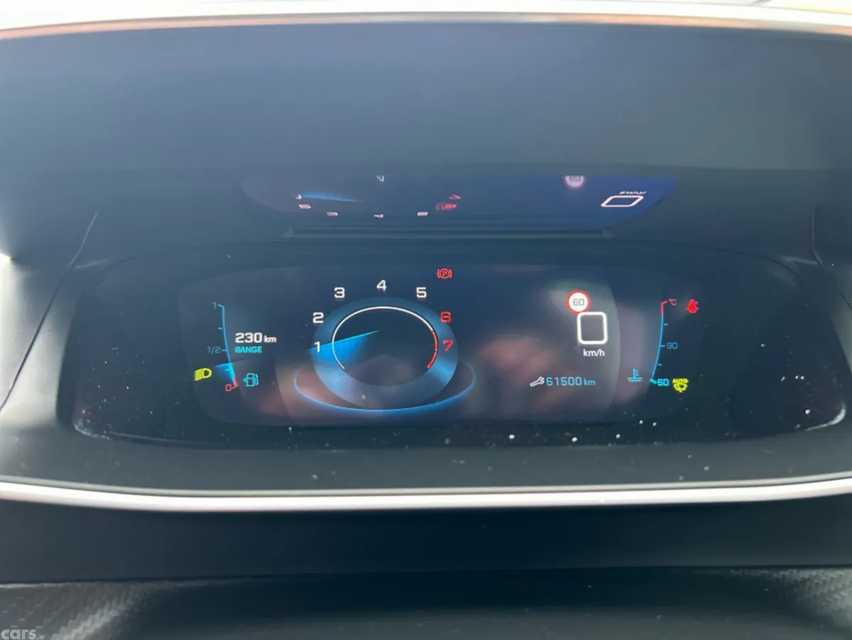 Peugeot 2008 MPV, Petrol, 2022, White