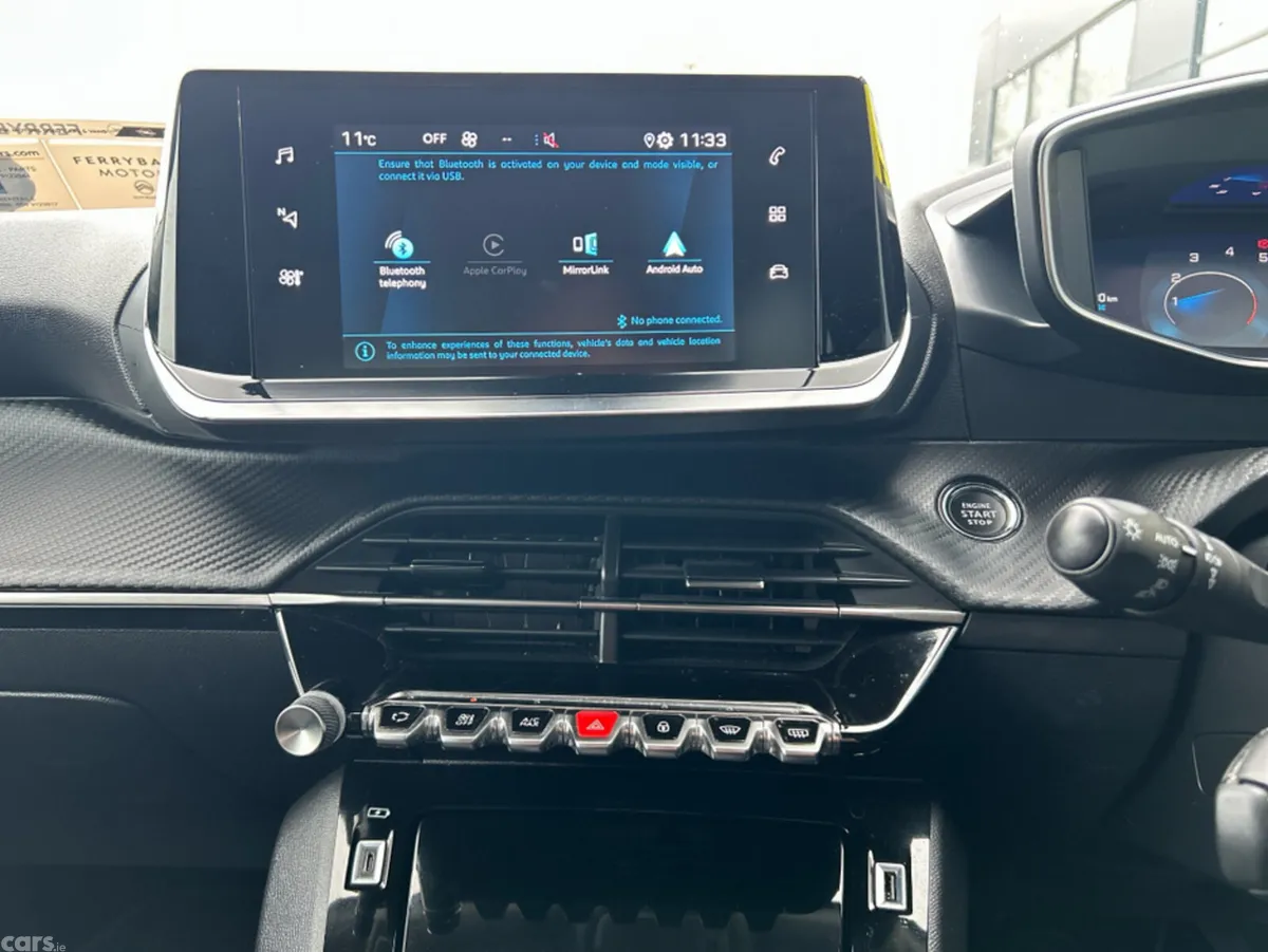 Peugeot 2008 MPV, Petrol, 2022, White