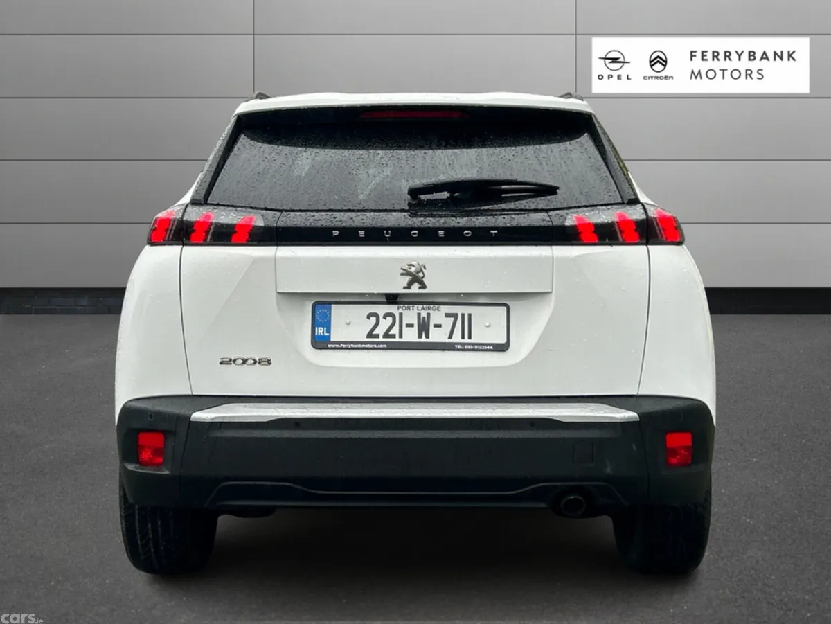 Peugeot 2008 MPV, Petrol, 2022, White